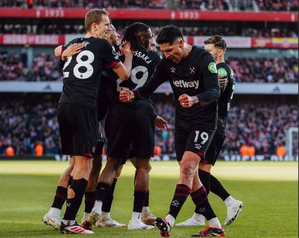 Arsenal’s Title Hopes Take a Hit. Villa Stuns Chelsea in Dramatic Late Win
